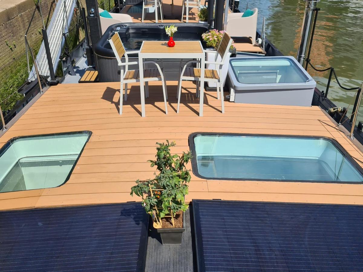De Coaster & Aquarium Ponton Hotel Rotterdam Bagian luar foto