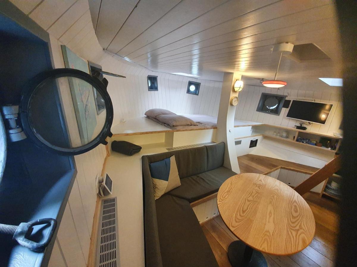 De Coaster & Aquarium Ponton Hotel Rotterdam Bagian luar foto