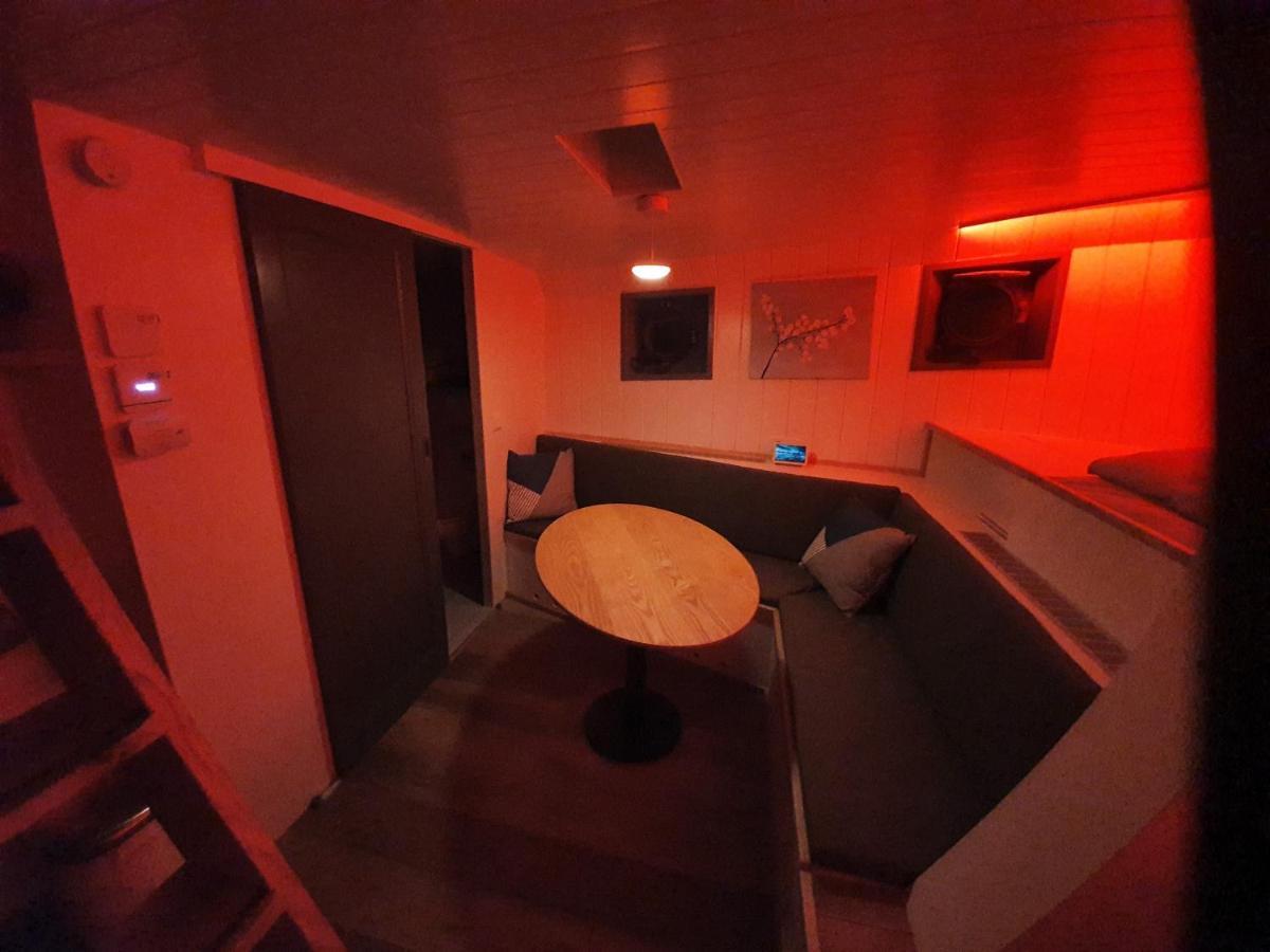 De Coaster & Aquarium Ponton Hotel Rotterdam Bagian luar foto